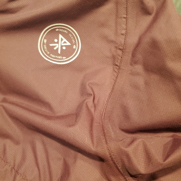 Roark pull over rain jacket/ windbreaker. Size small - Picture 12 of 14